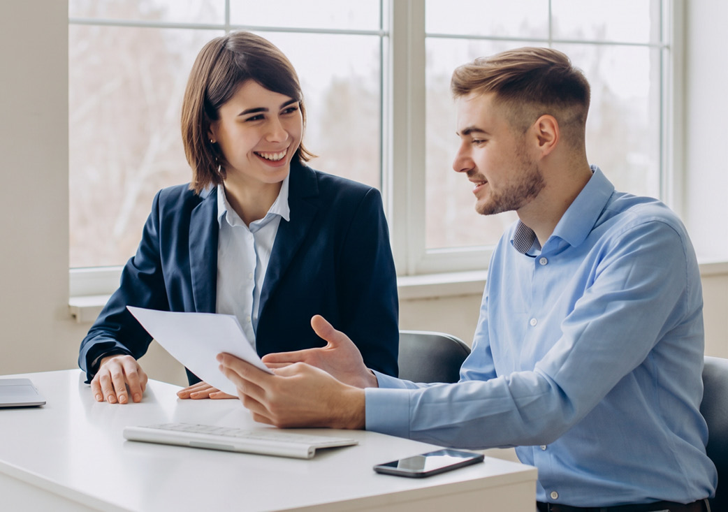 Conseiller Elyade échangeant avec un investisseur